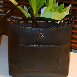 Michael kors hand bang none smoking house/ no pets